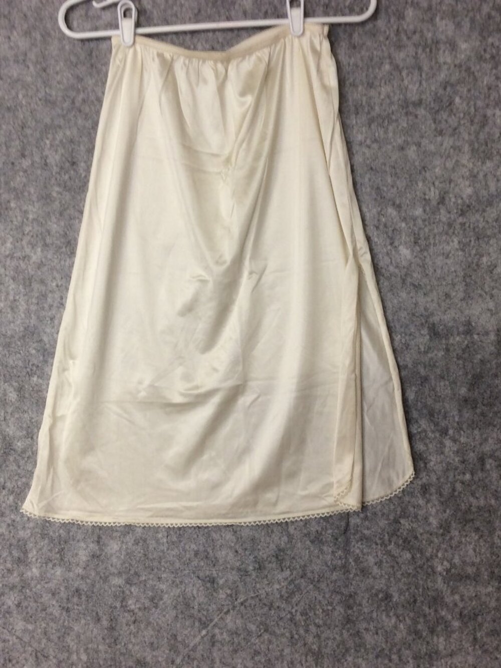 Vtg Sliperfection Nylon Half Slip Skirt Lace Hem Large Antron III Non Cling